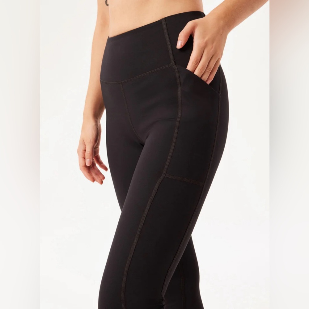 Girlfriend Collective compressive pocket leggings, size M, color: black.